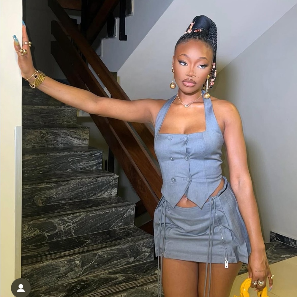Grey halter top with adjustable tie up sides and button up detail brand:Nodress